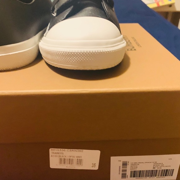 USED BURBERRY SHOES - Picture 3 of 5